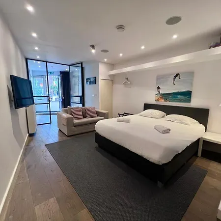 Spui In Center Oda ve Kahvaltı 3*